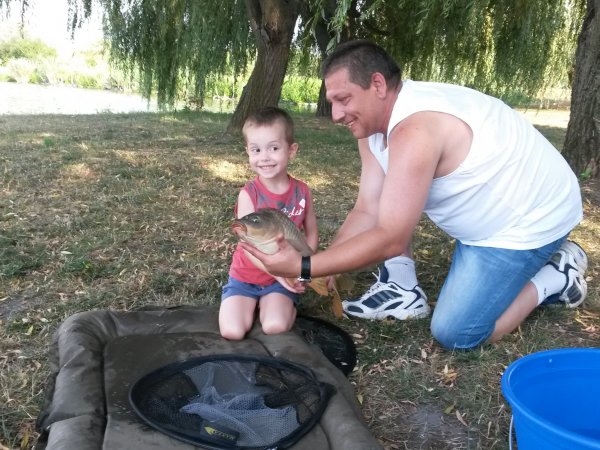 A fotózásnál még segíteni kell a tartásban :) ...